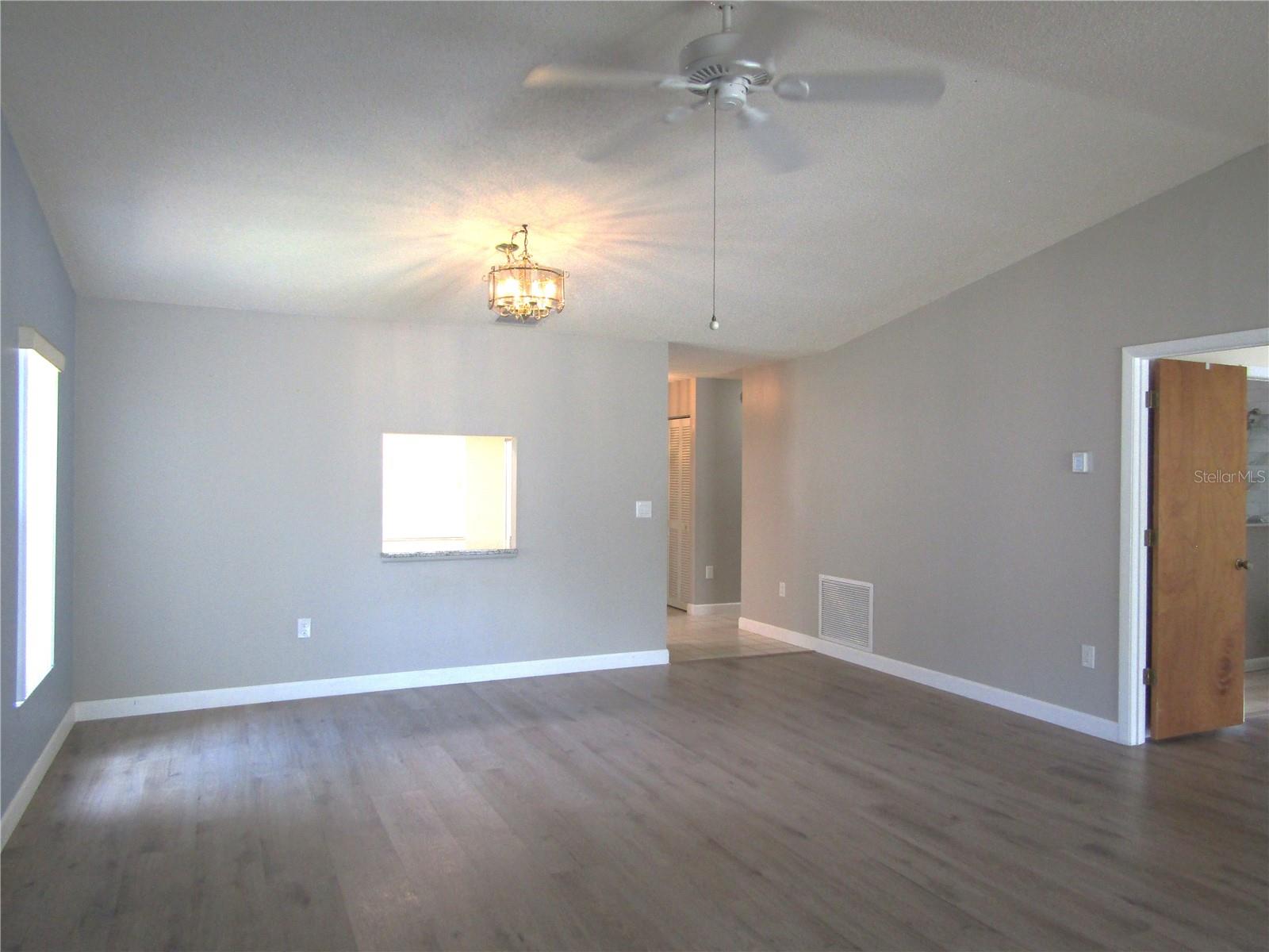 Image 13 of 30 For 4633 Oak Hill Drive 13