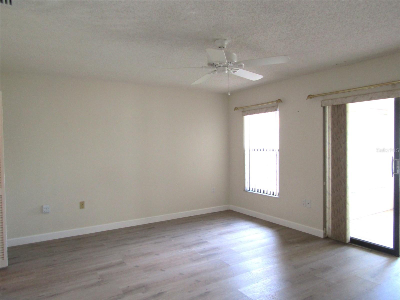 Image 21 of 30 For 4633 Oak Hill Drive 13