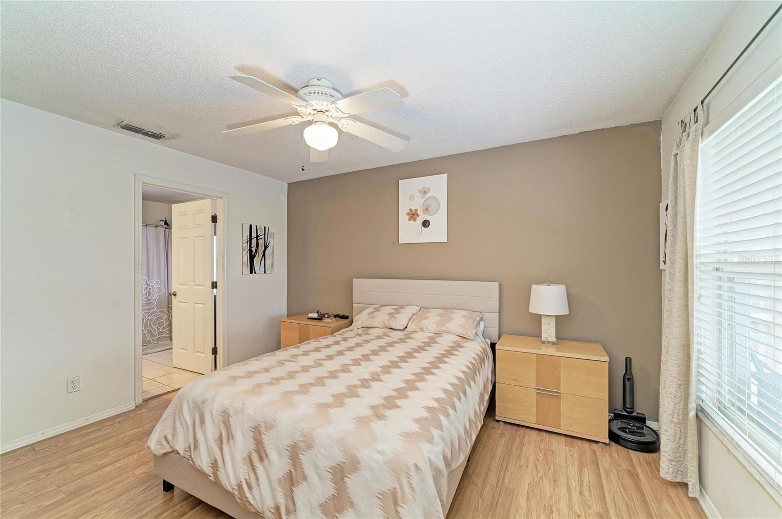 Image 21 of 38 For 11217 2nd Avenue E
