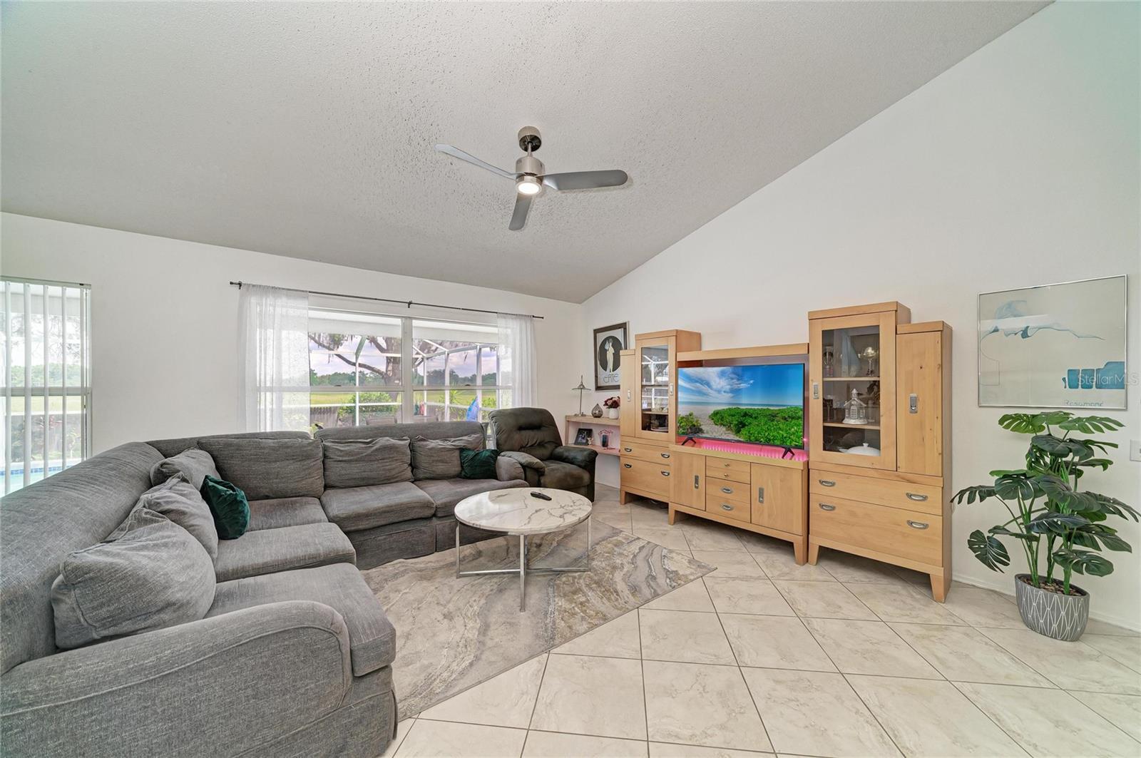 Image 7 of 38 For 11217 2nd Avenue E