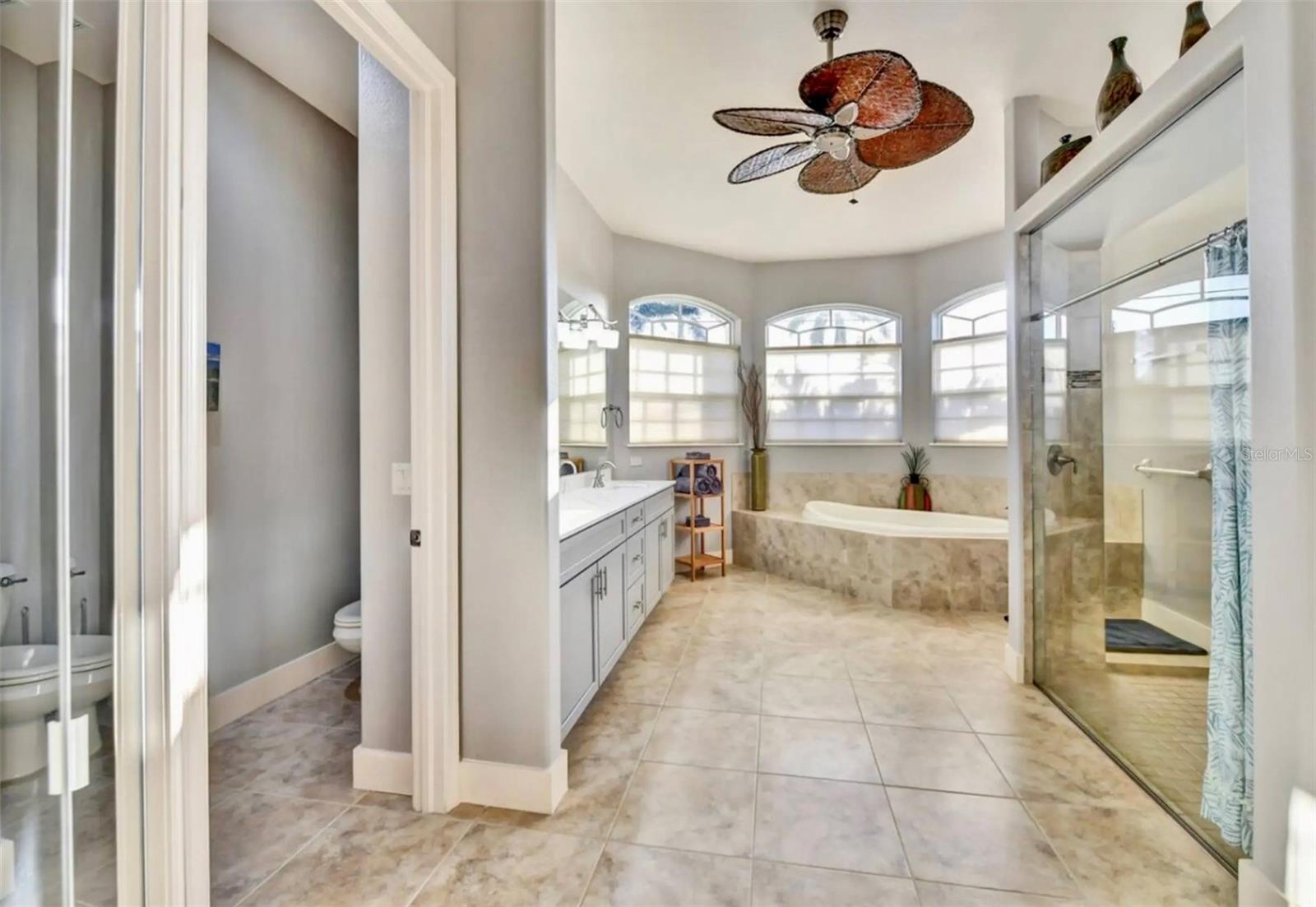 Image 23 of 46 For 5024 17th Avenue