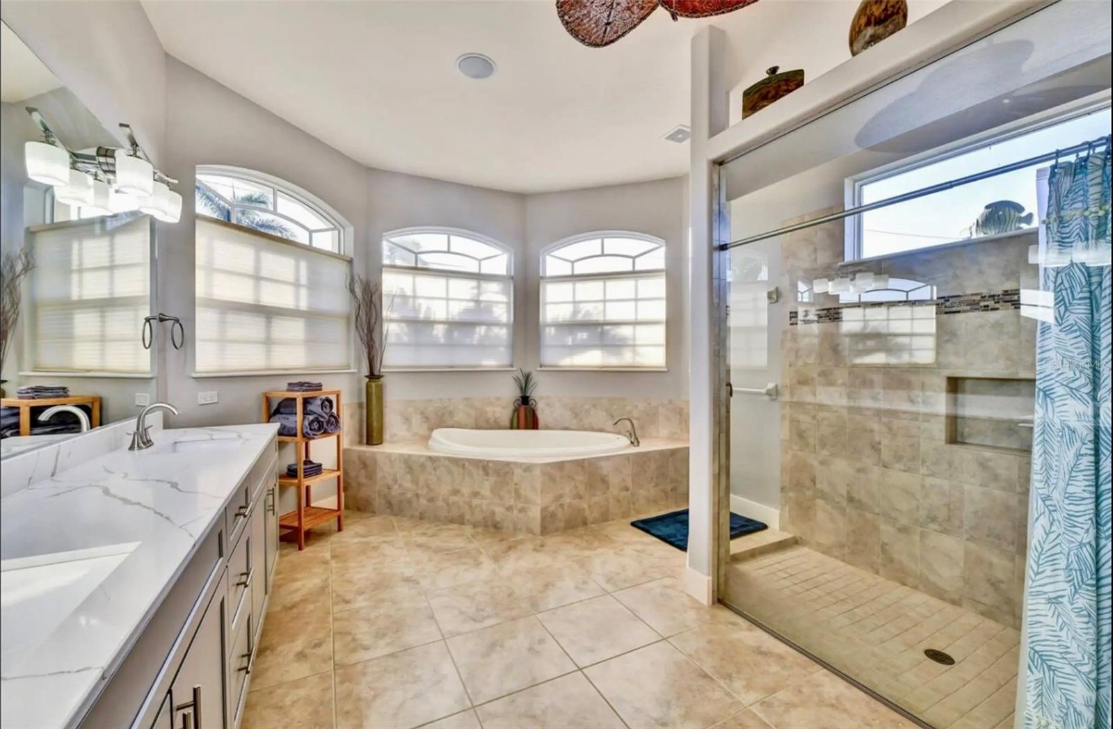 Image 24 of 46 For 5024 17th Avenue