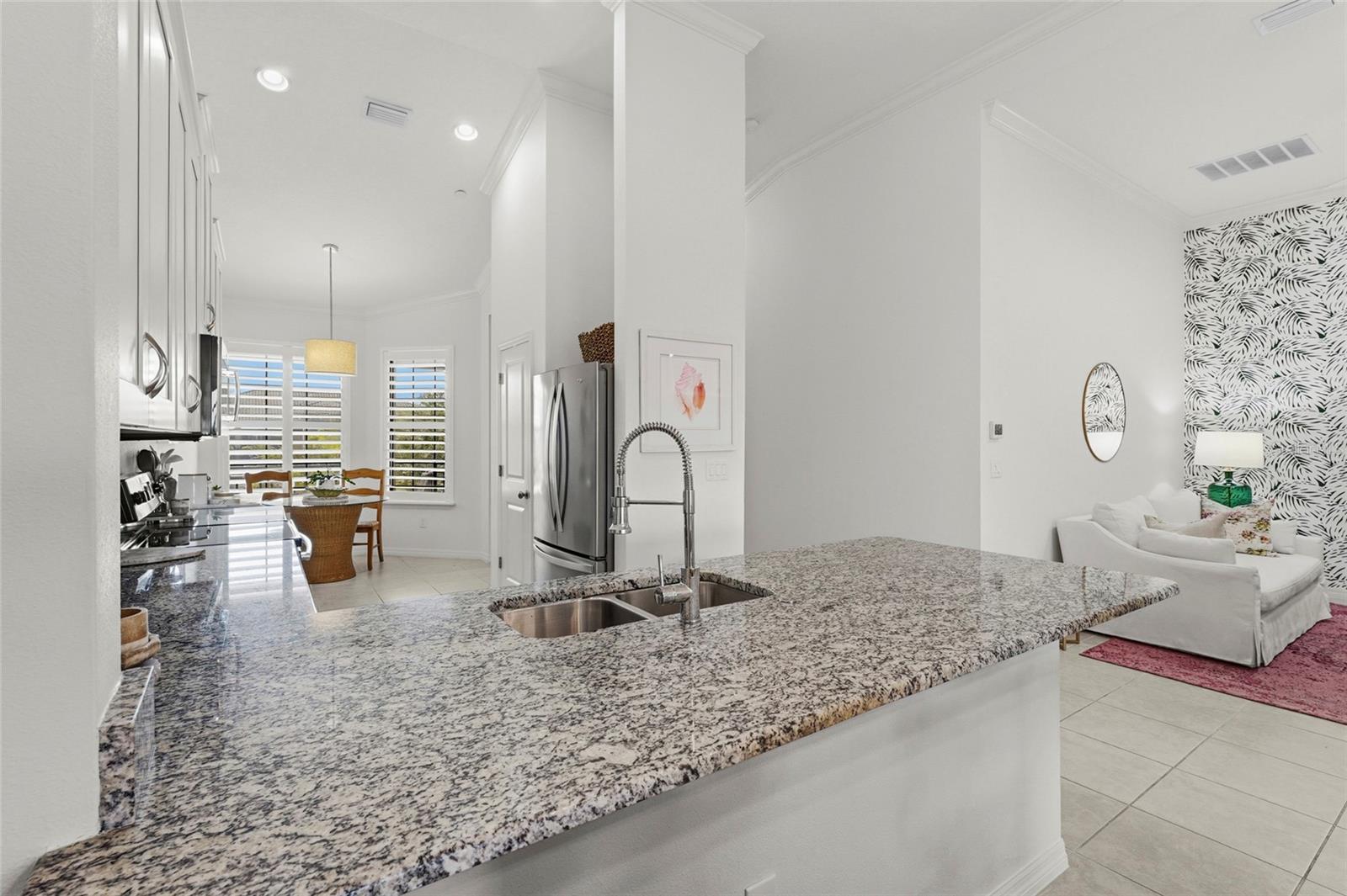 Image 5 of 86 For 5420 Cicernone Street 203