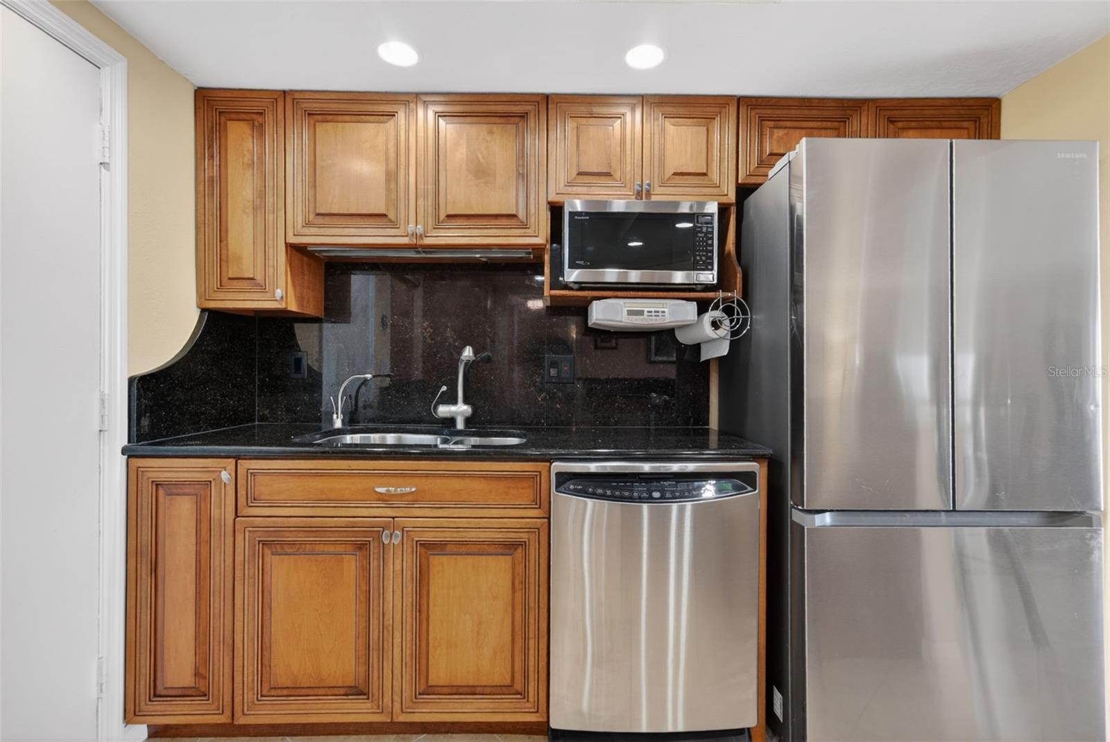 Image 21 of 98 For 800 Benjamin Franklin Drive 509