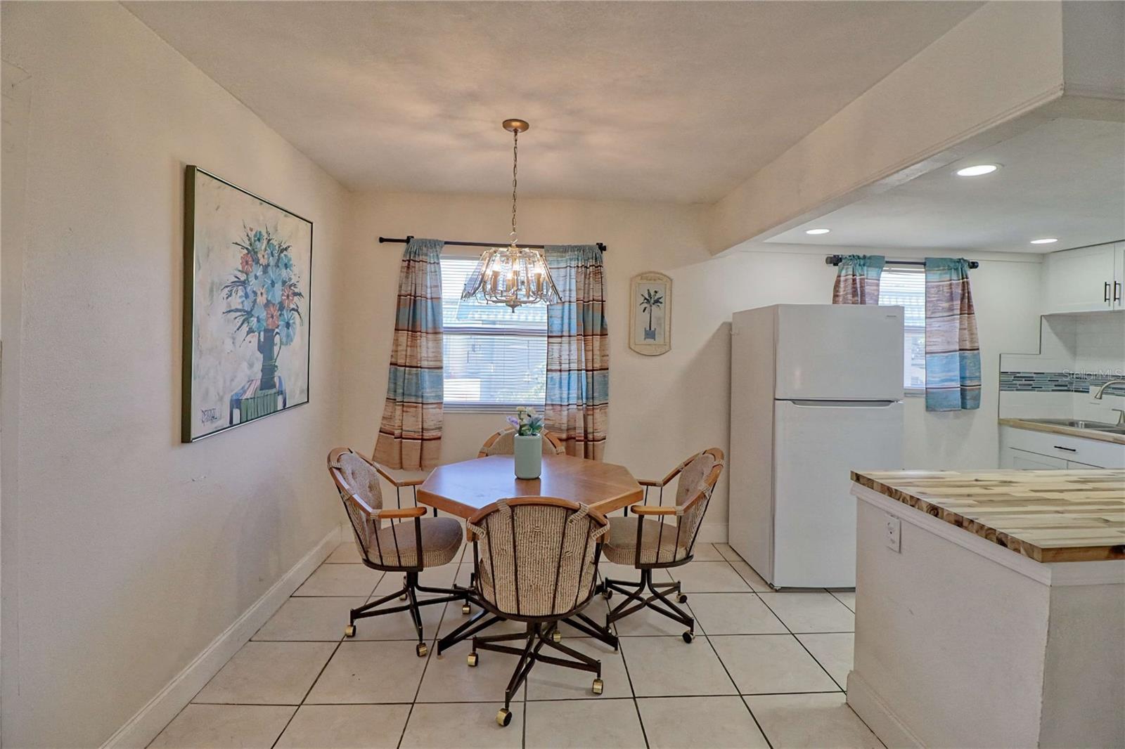 Image 11 of 39 For 101 Cambridge Trail 196