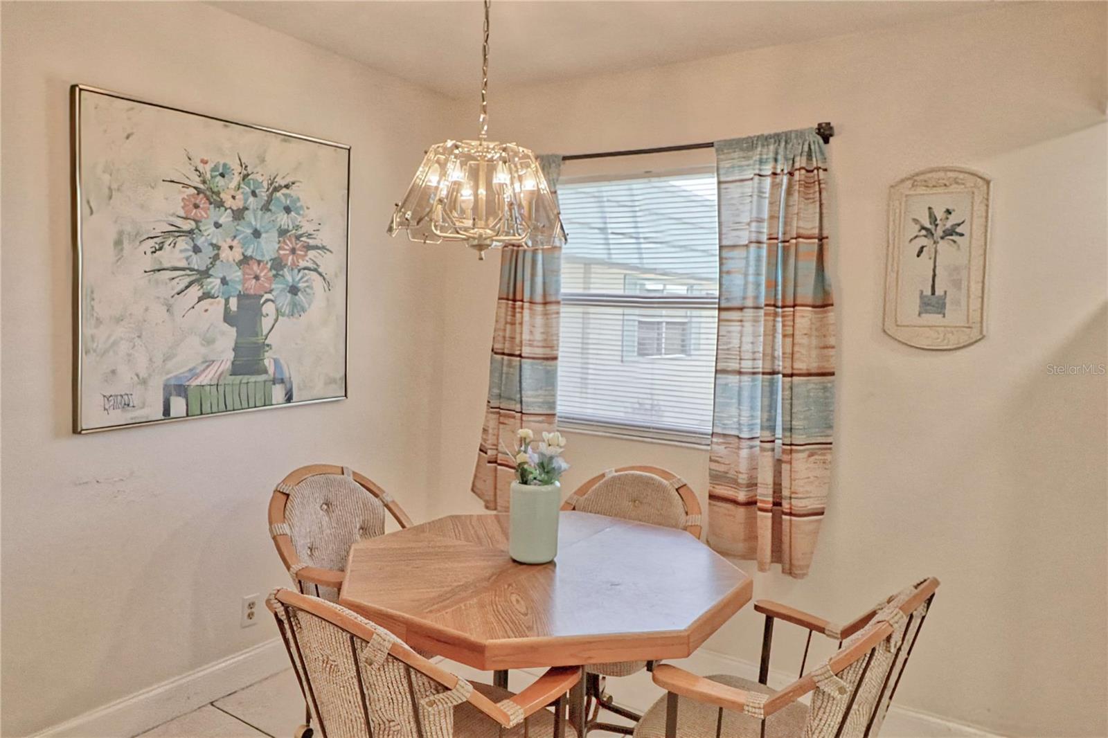 Image 12 of 39 For 101 Cambridge Trail 196