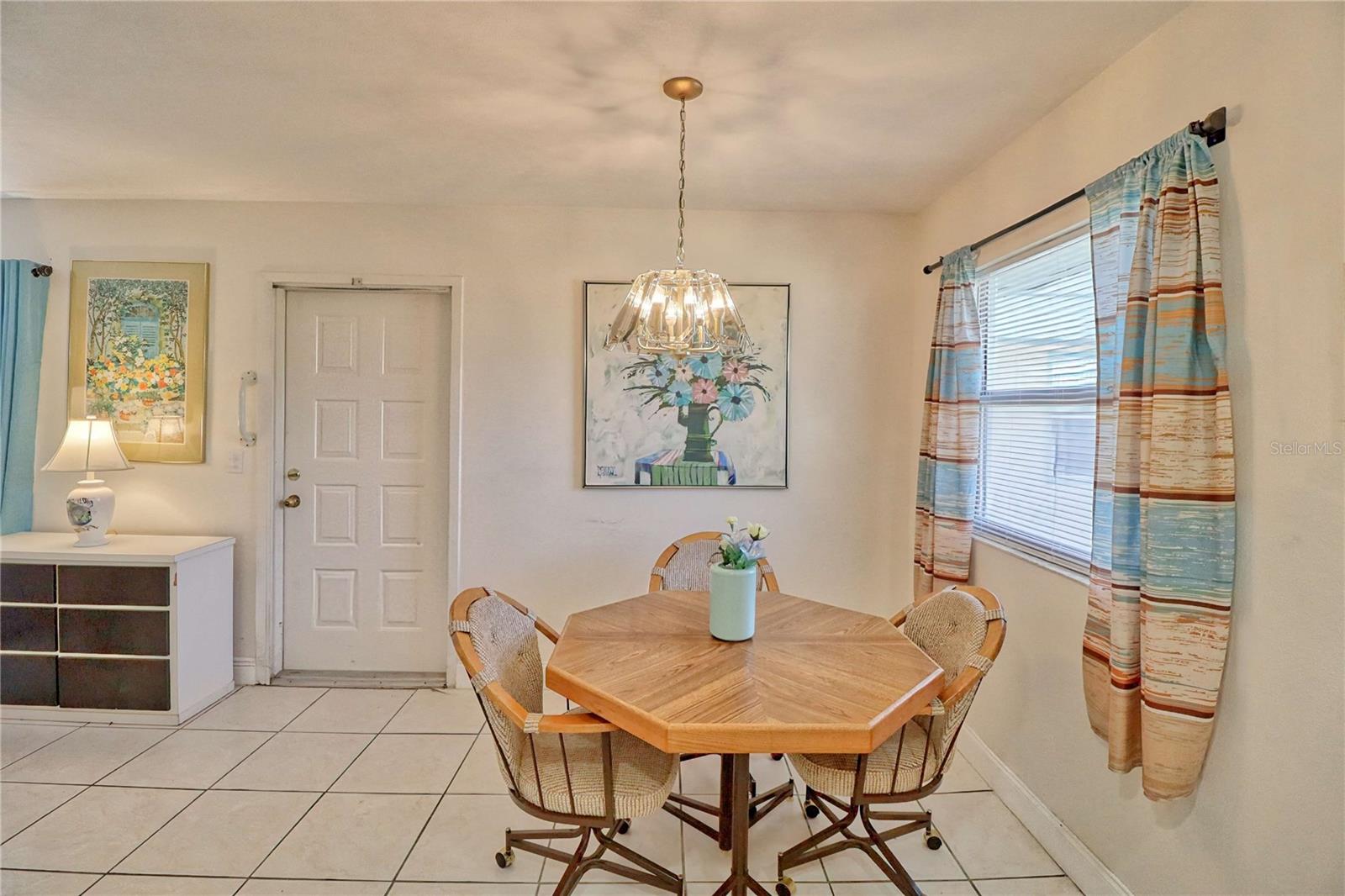 Image 13 of 39 For 101 Cambridge Trail 196