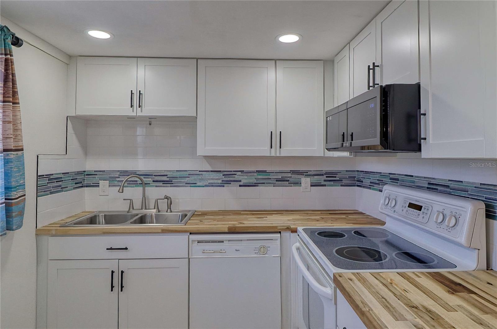 Image 15 of 39 For 101 Cambridge Trail 196