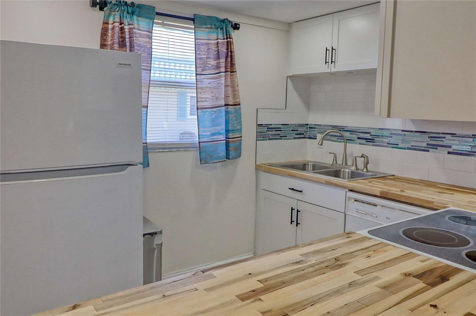 Image 17 of 39 For 101 Cambridge Trail 196