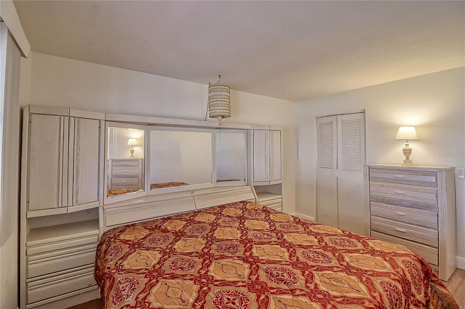 Image 19 of 39 For 101 Cambridge Trail 196