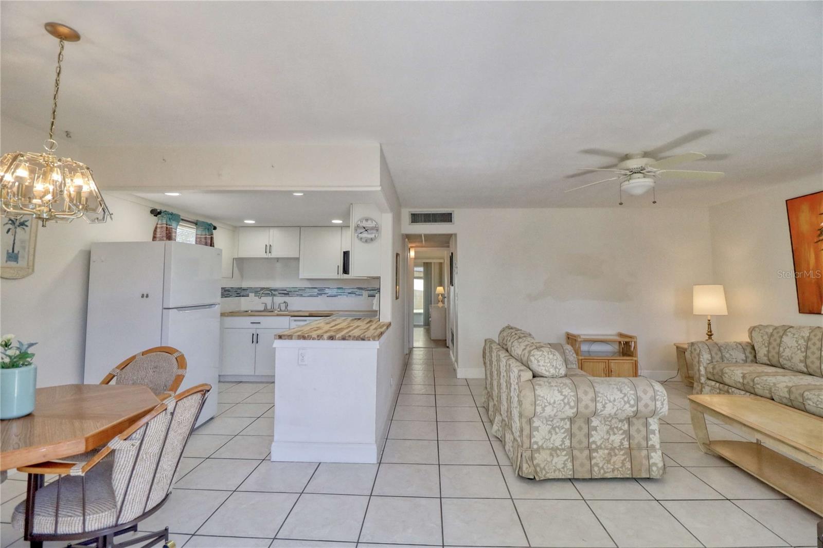 Image 2 of 39 For 101 Cambridge Trail 196