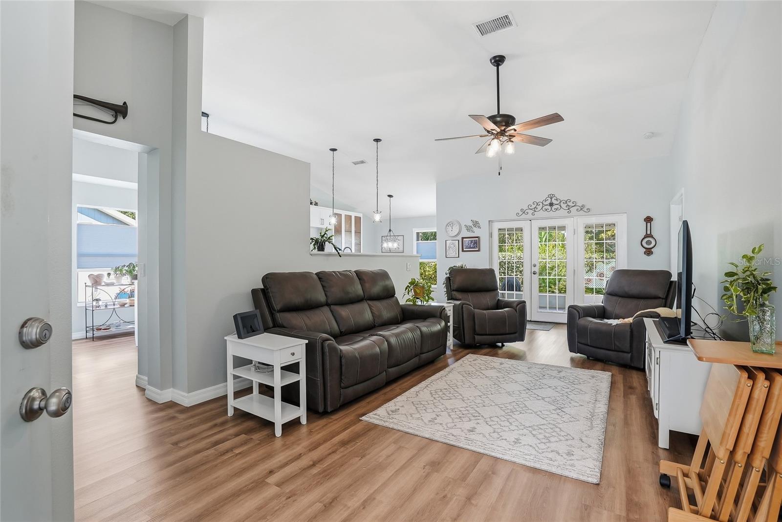 Image 15 of 69 For 4839 14th Avenue E