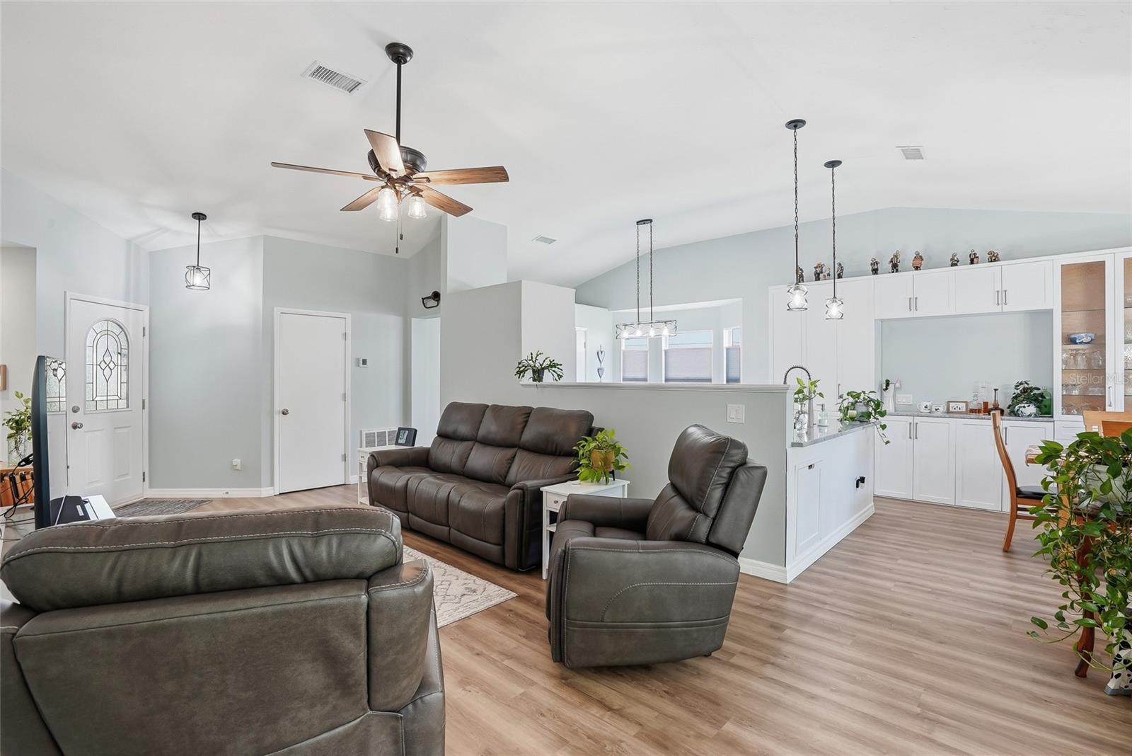 Image 17 of 69 For 4839 14th Avenue E