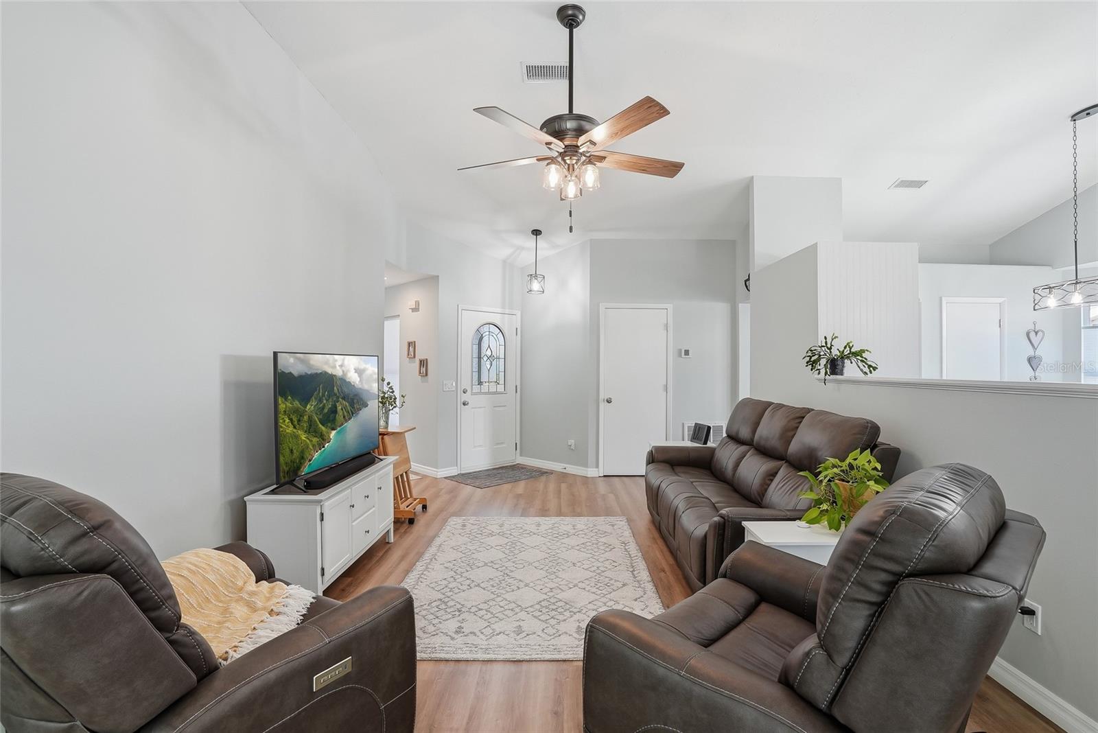 Image 18 of 69 For 4839 14th Avenue E