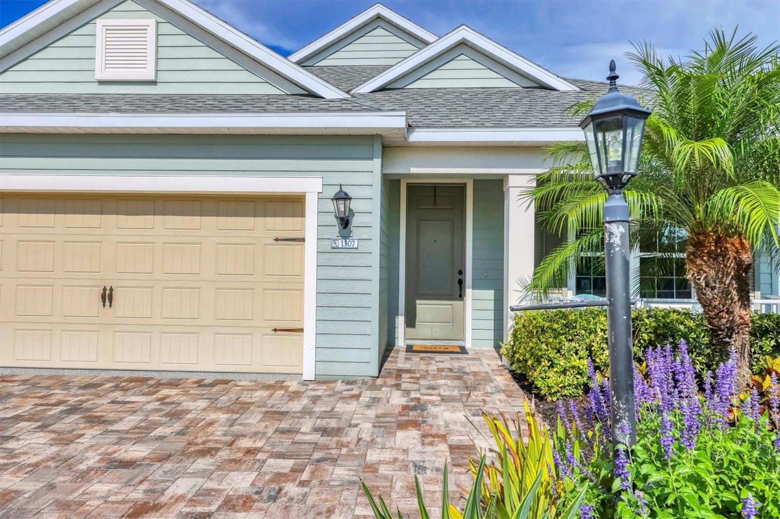 Image 3 of 70 For 1307 Thornbury Drive