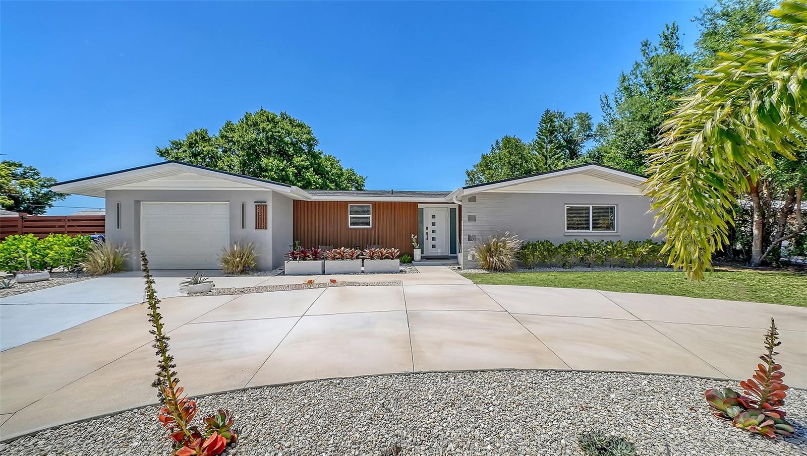 Image 3 of 57 For 2614 Croton Avenue