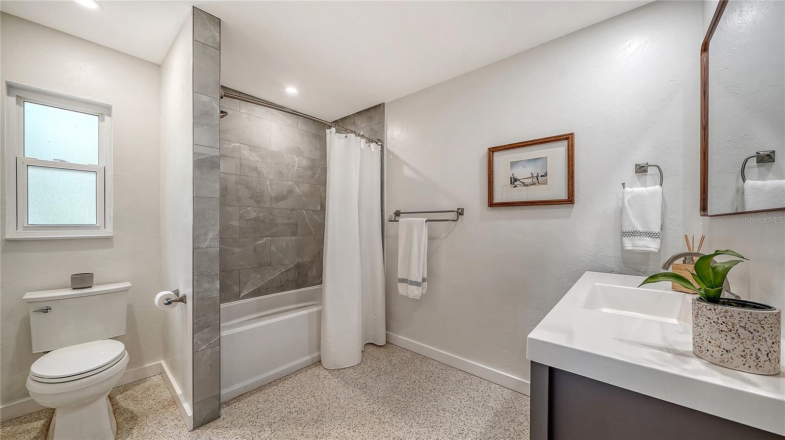 Image 43 of 57 For 2614 Croton Avenue