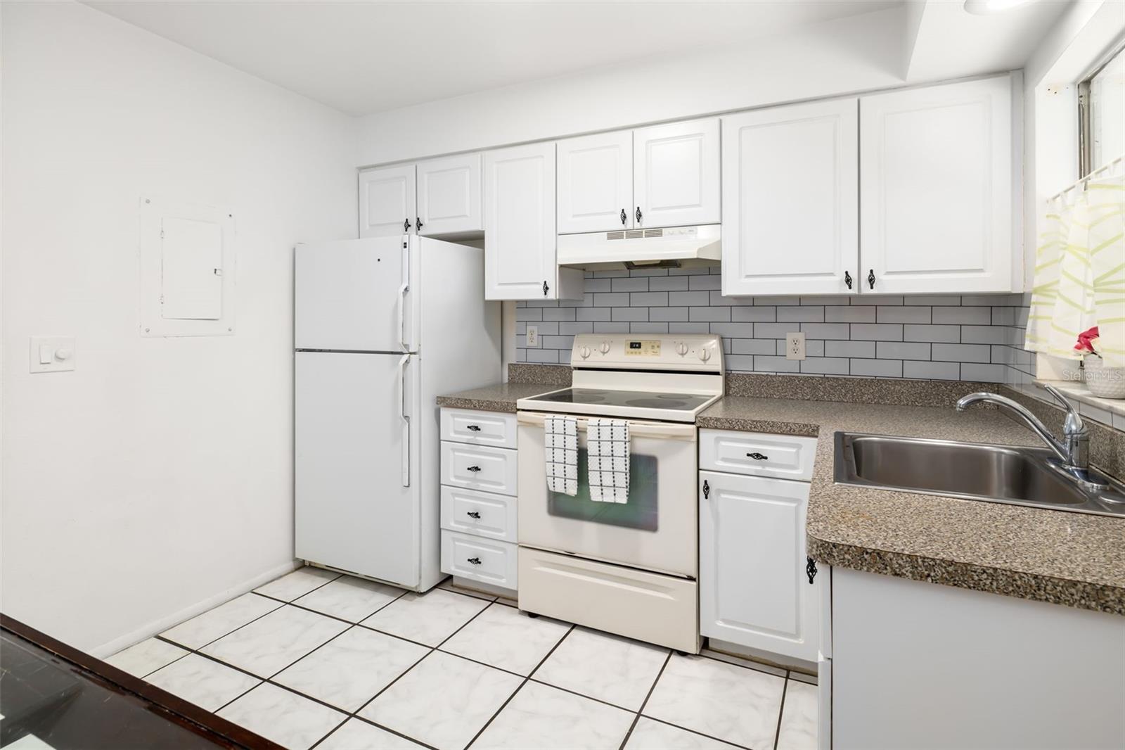 Image 11 of 62 For 4001 Groveland Avenue