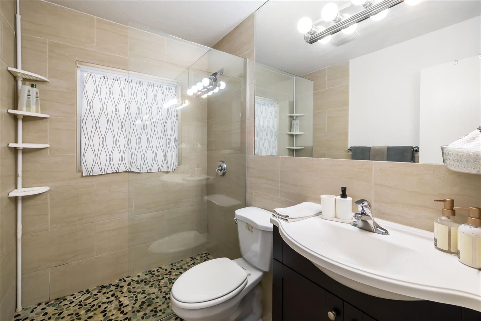 Image 16 of 62 For 4001 Groveland Avenue