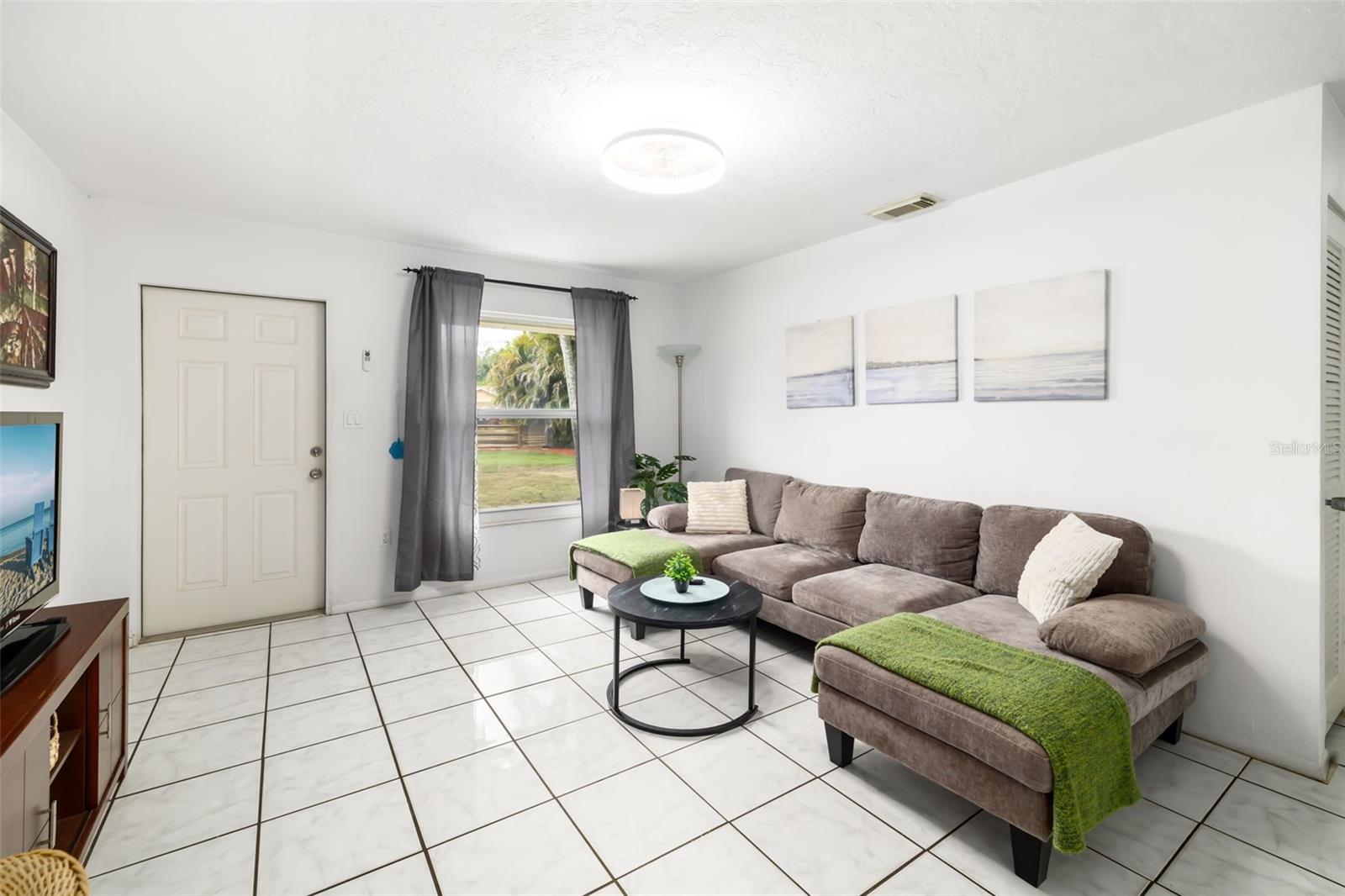 Image 4 of 62 For 4001 Groveland Avenue