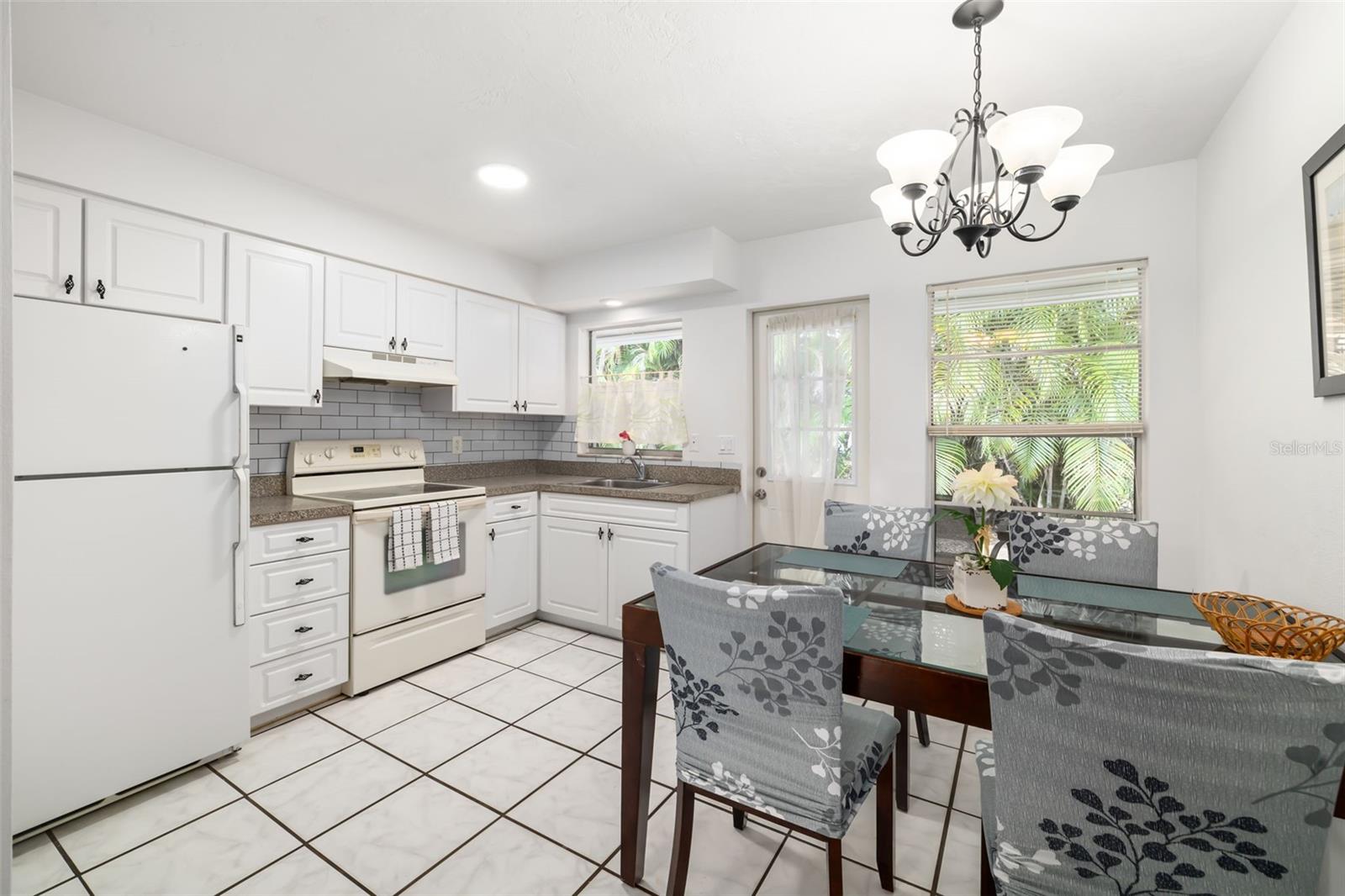 Image 7 of 62 For 4001 Groveland Avenue