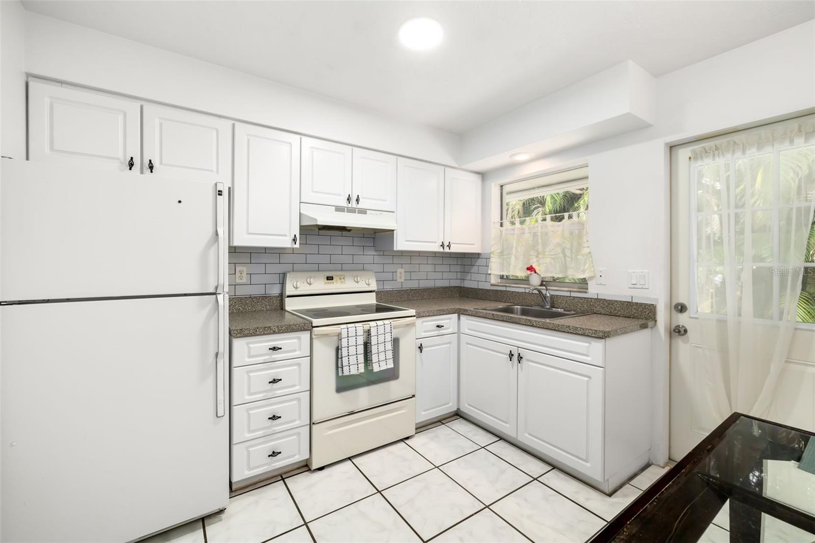 Image 9 of 62 For 4001 Groveland Avenue