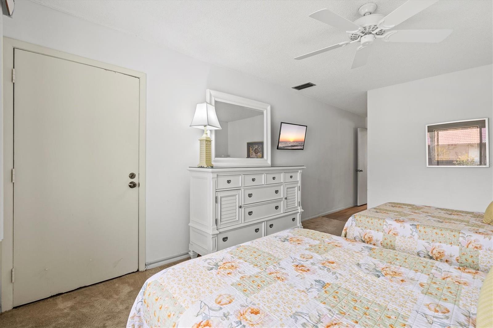 Image 27 of 100 For 1654 Stickney Point Road 54-201