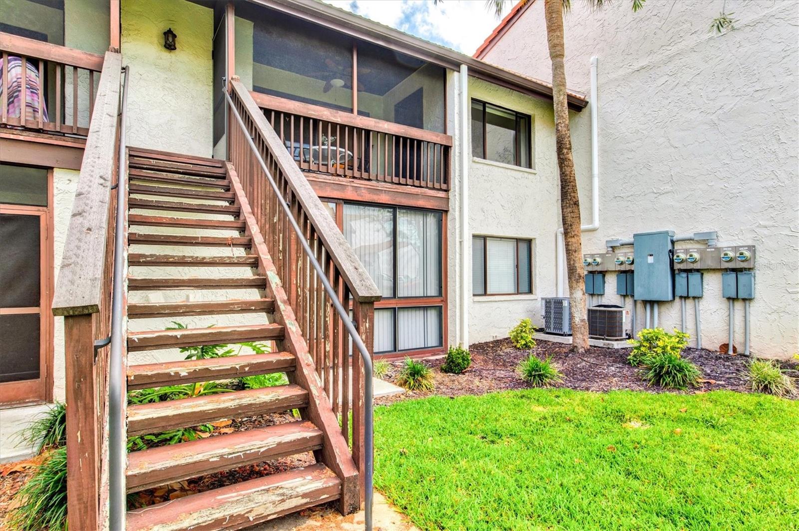 Image 38 of 100 For 1654 Stickney Point Road 54-201