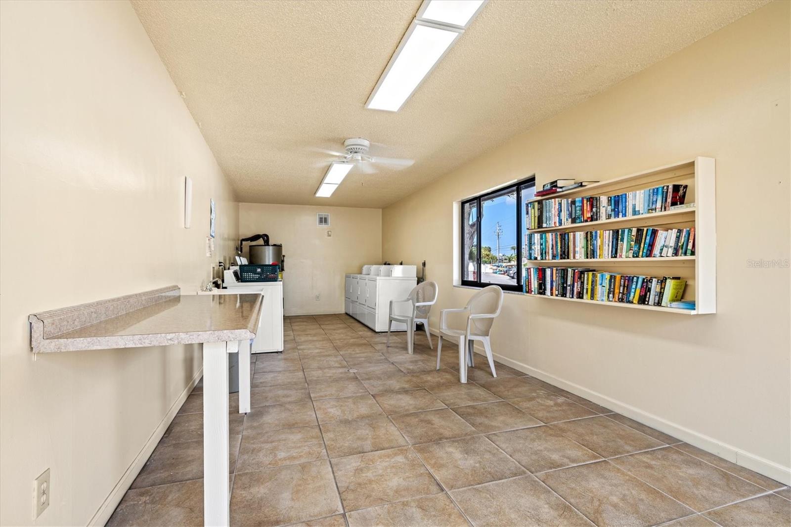 Image 46 of 100 For 1654 Stickney Point Road 54-201