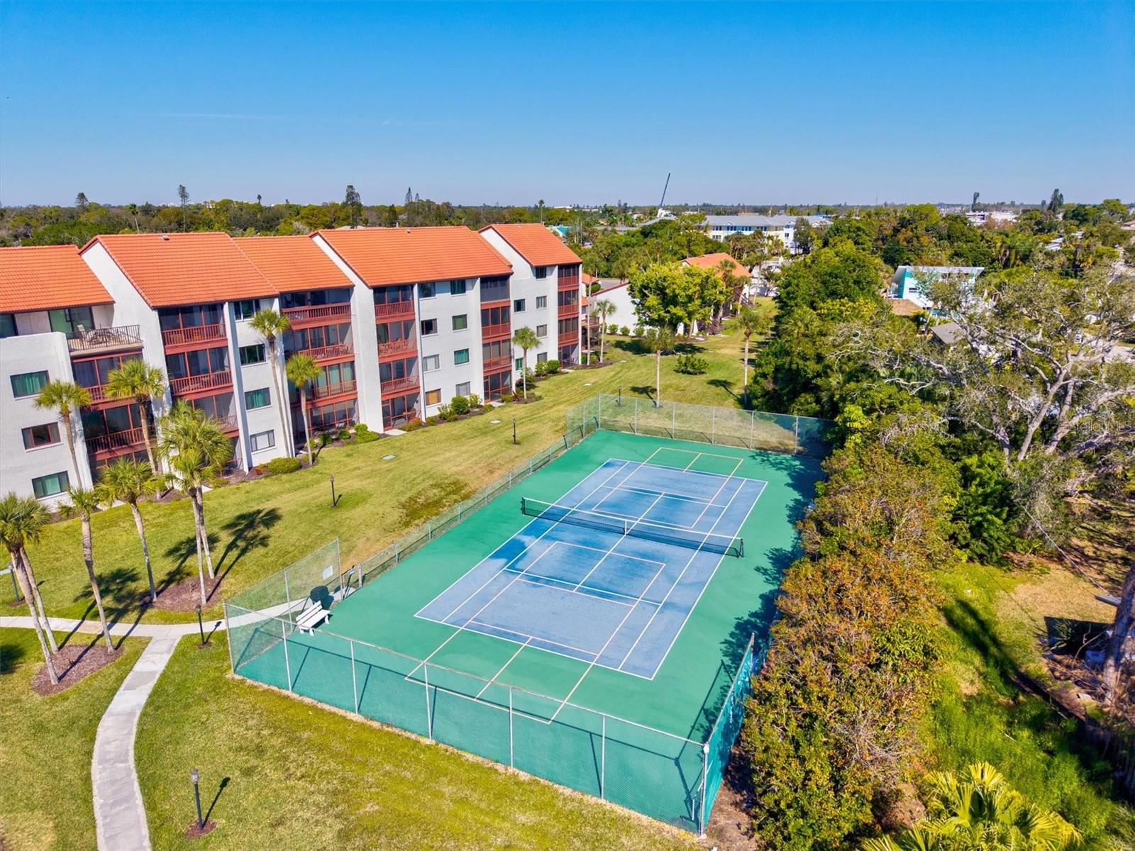 Image 73 of 100 For 1654 Stickney Point Road 54-201