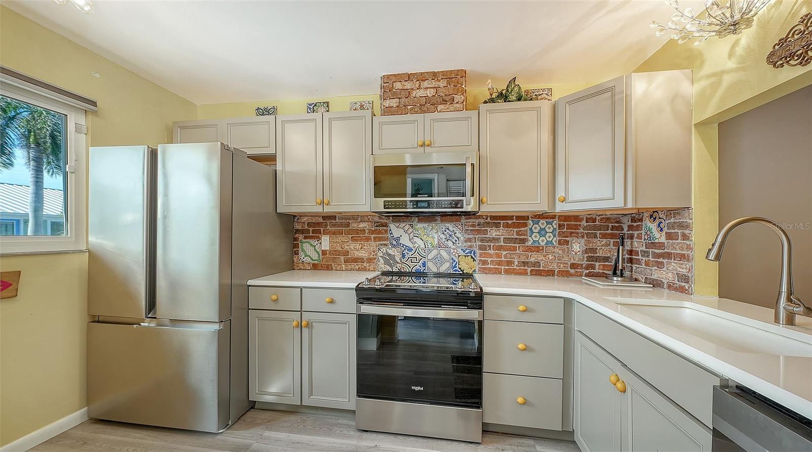 Image 10 of 53 For 6921 Holmes Boulevard