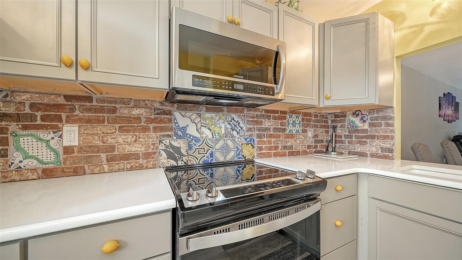 Image 11 of 53 For 6921 Holmes Boulevard