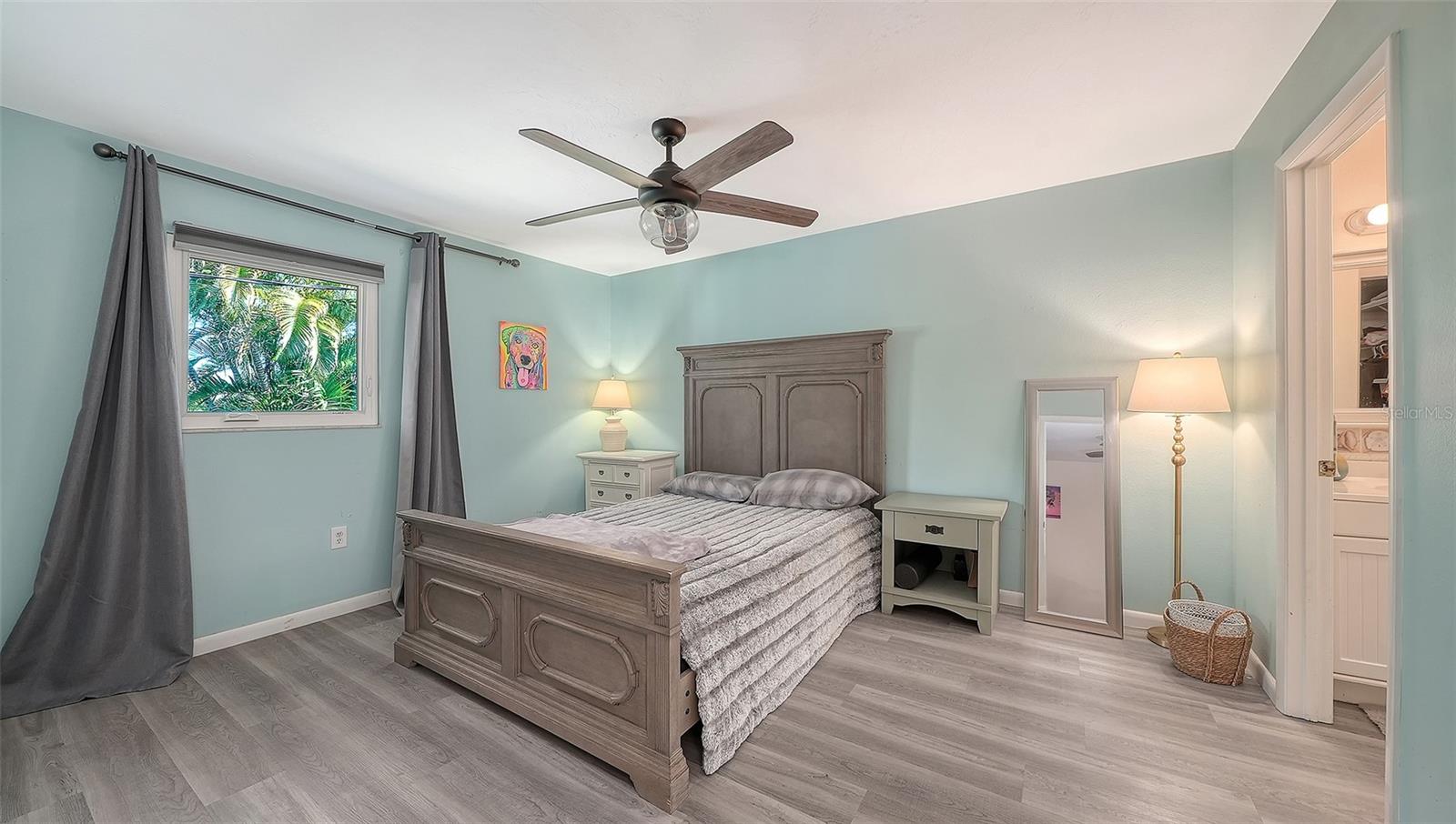 Image 15 of 53 For 6921 Holmes Boulevard