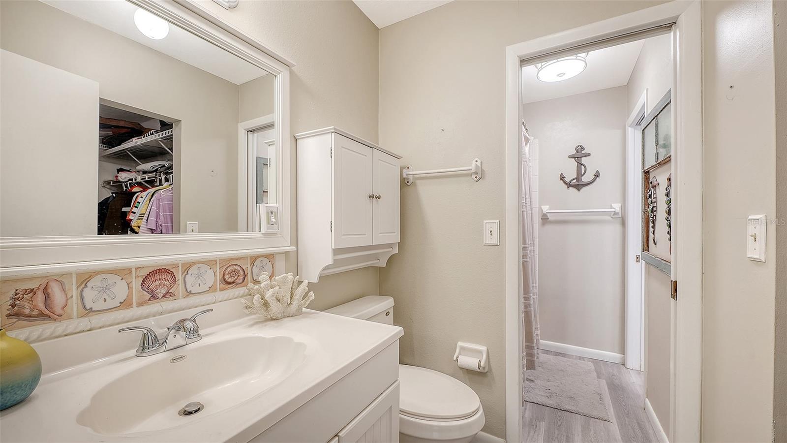 Image 17 of 53 For 6921 Holmes Boulevard