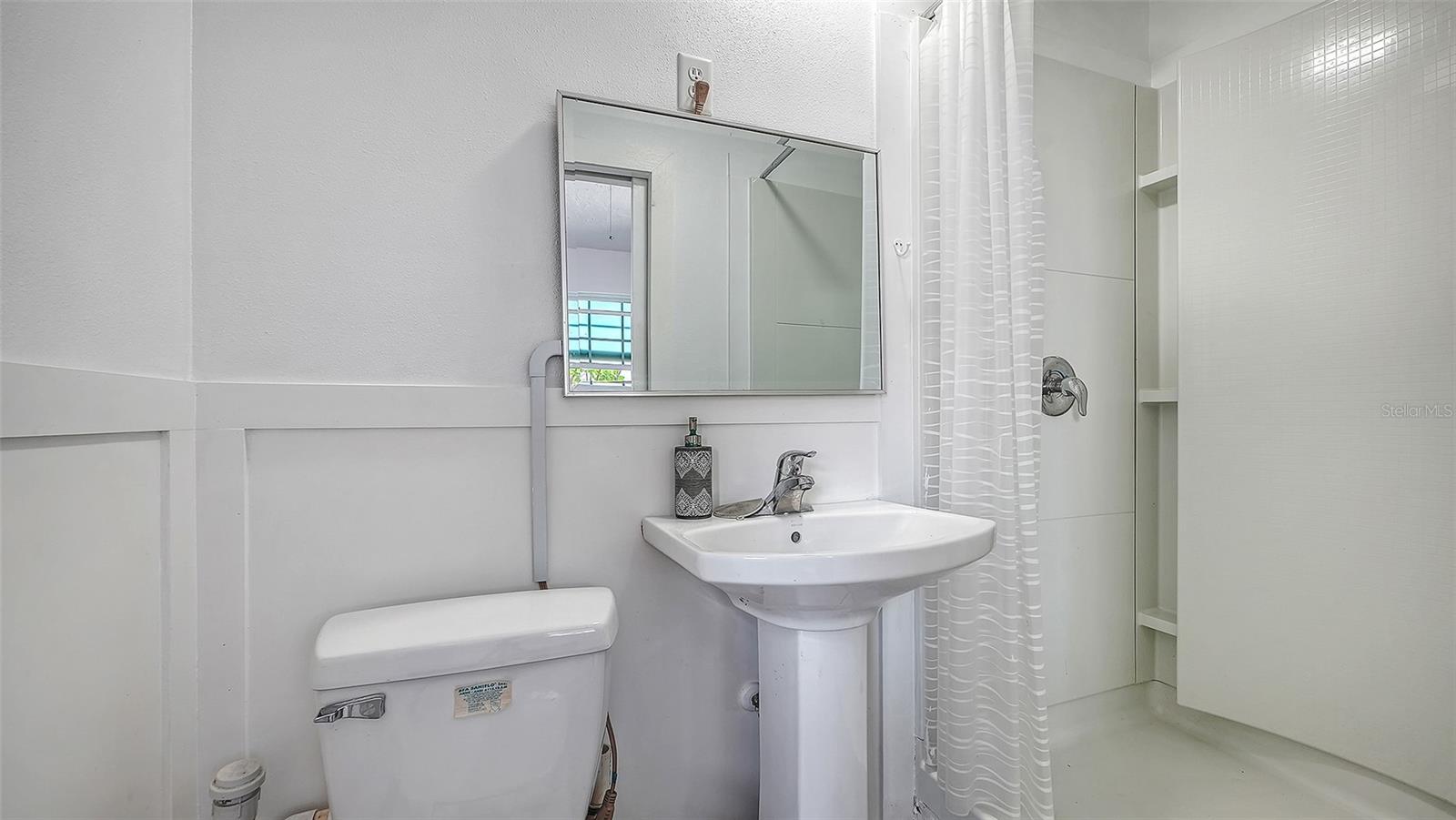 Image 28 of 53 For 6921 Holmes Boulevard