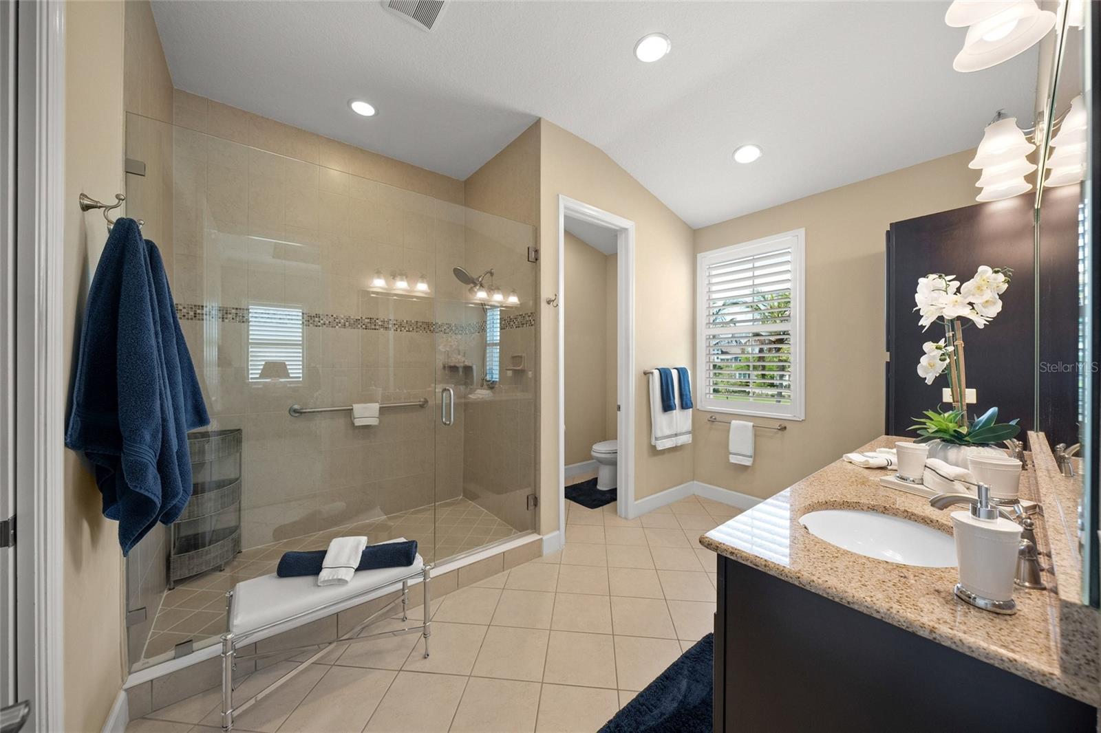 Image 19 of 59 For 229 Sapphire Lake Drive 201
