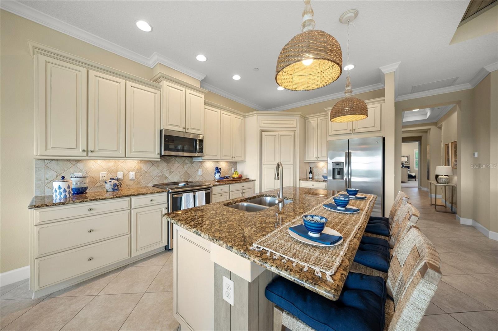 Image 7 of 59 For 229 Sapphire Lake Drive 201