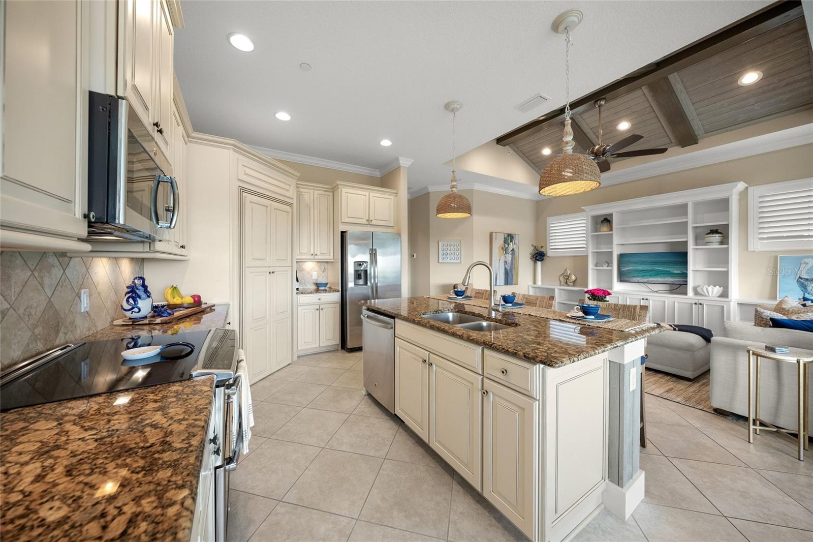 Image 9 of 59 For 229 Sapphire Lake Drive 201