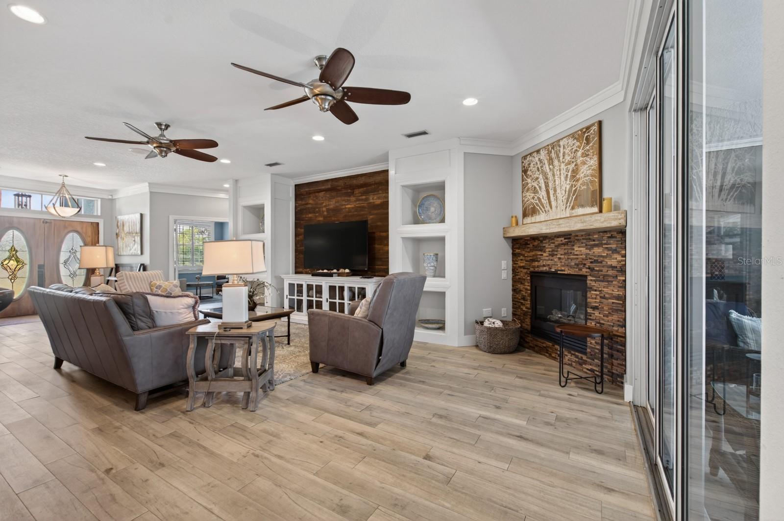Image 15 of 79 For 6119 9th Avenue Circle Ne