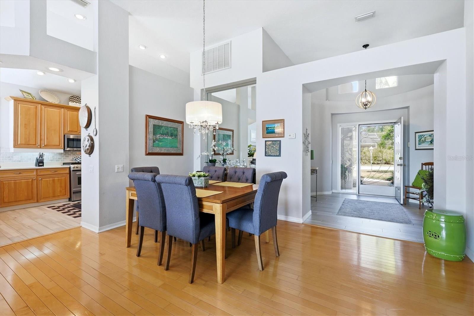Image 9 of 72 For 8025 Hampton Court