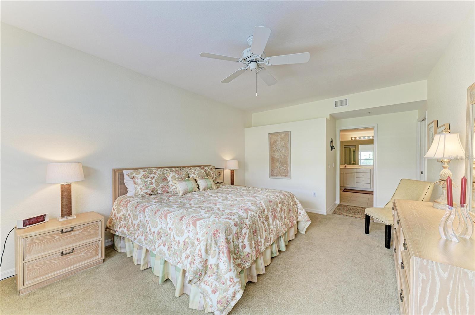 Image 18 of 51 For 6805 Fairview Terrace 23-101