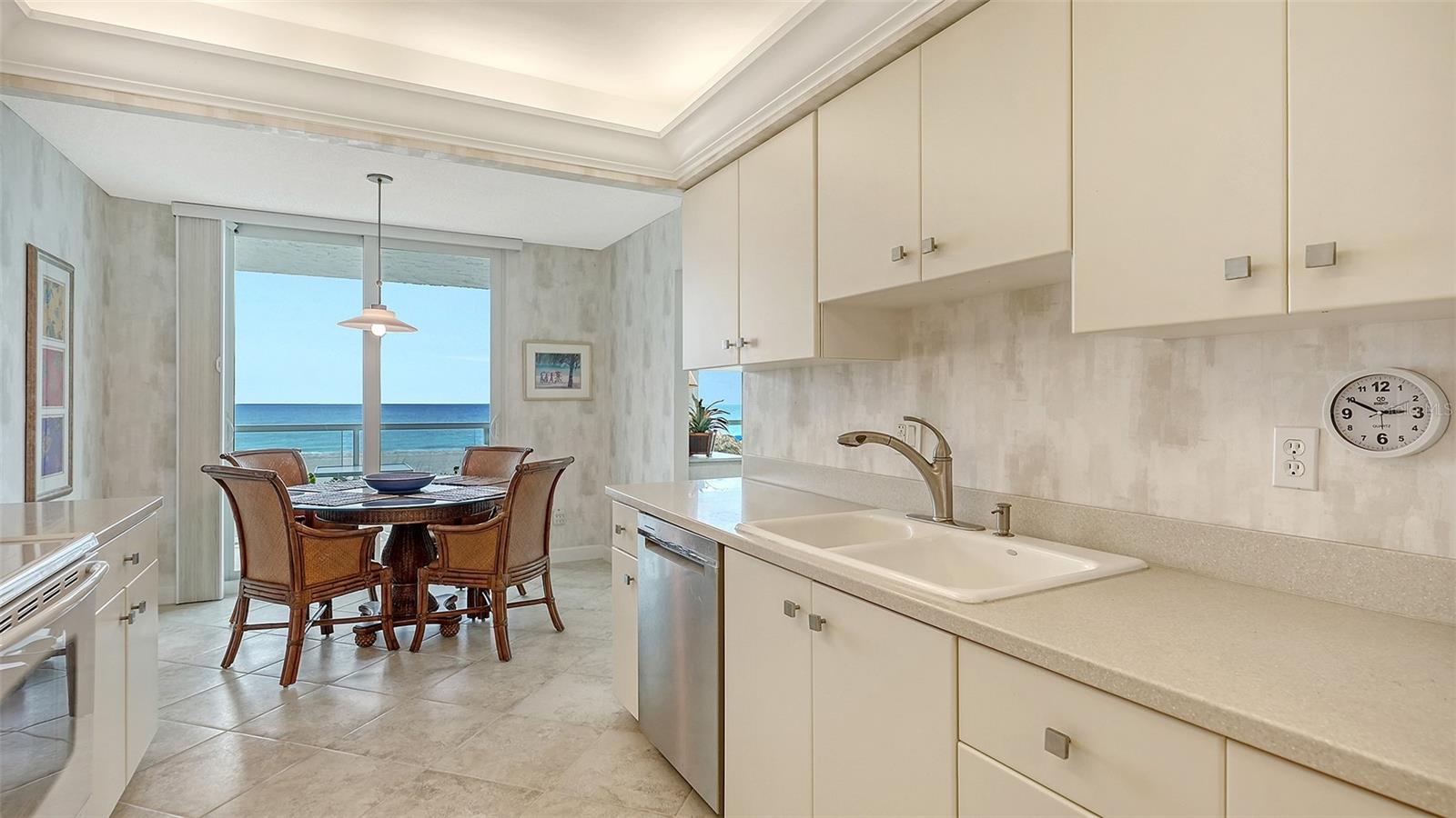 Image 7 of 31 For 2425 Gulf Of Mexico Drive 2e