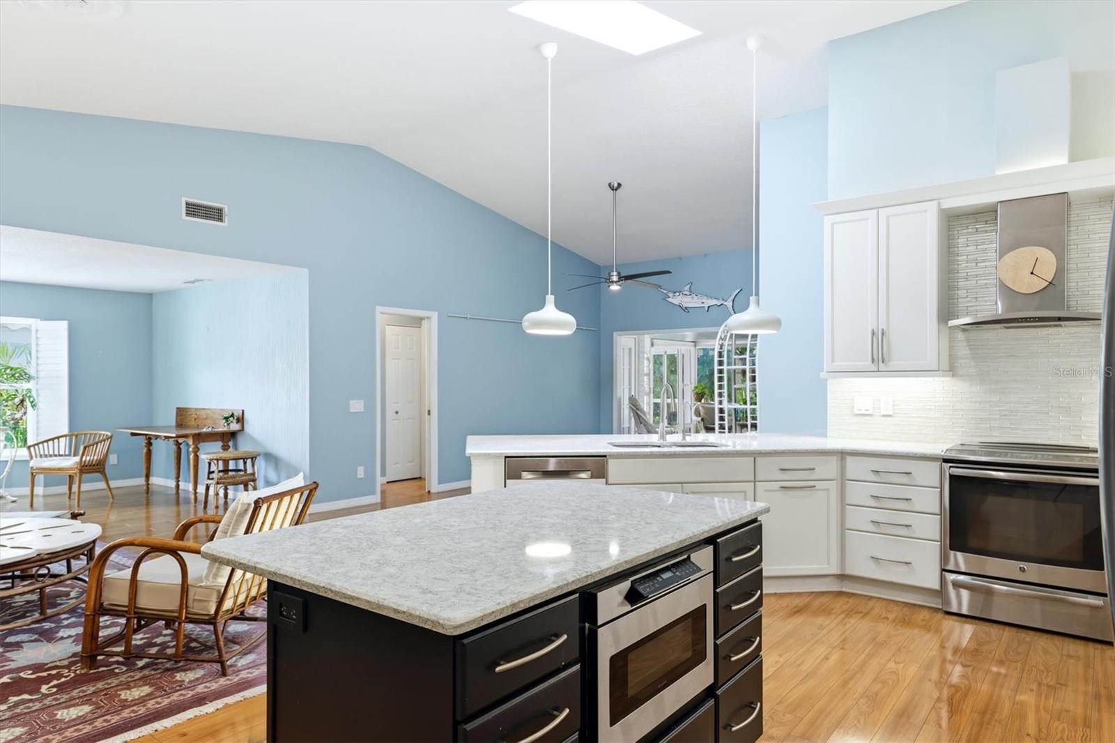 Listing photo id 9 for 5723 Garden Lakes Palm