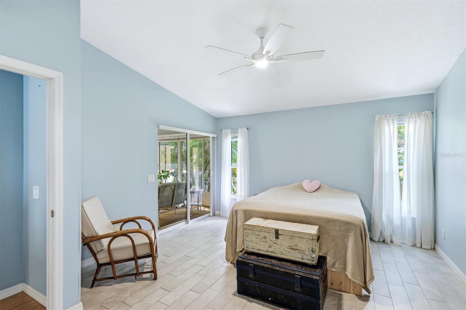 Listing photo id 11 for 5723 Garden Lakes Palm
