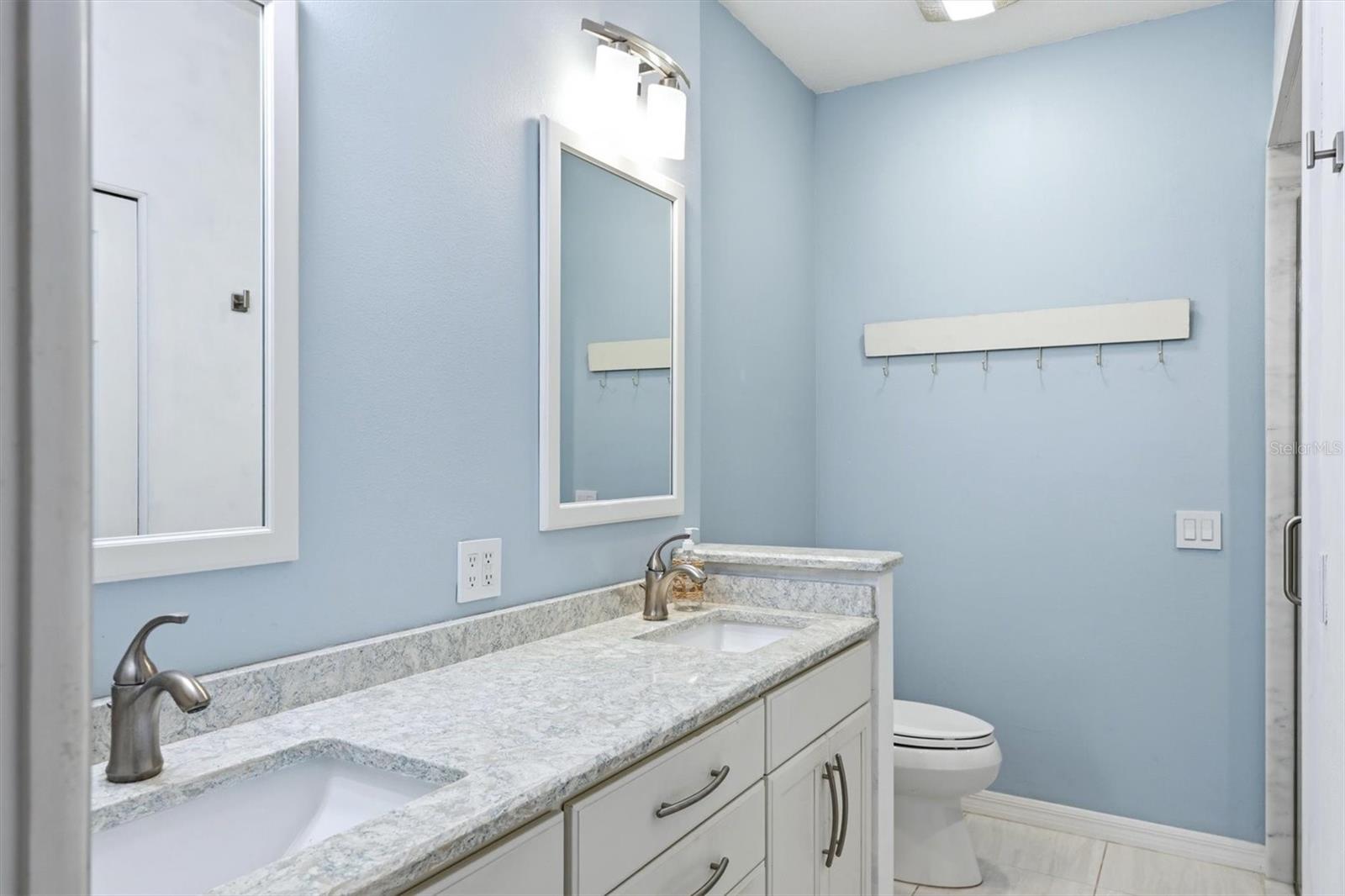 Listing photo id 13 for 5723 Garden Lakes Palm