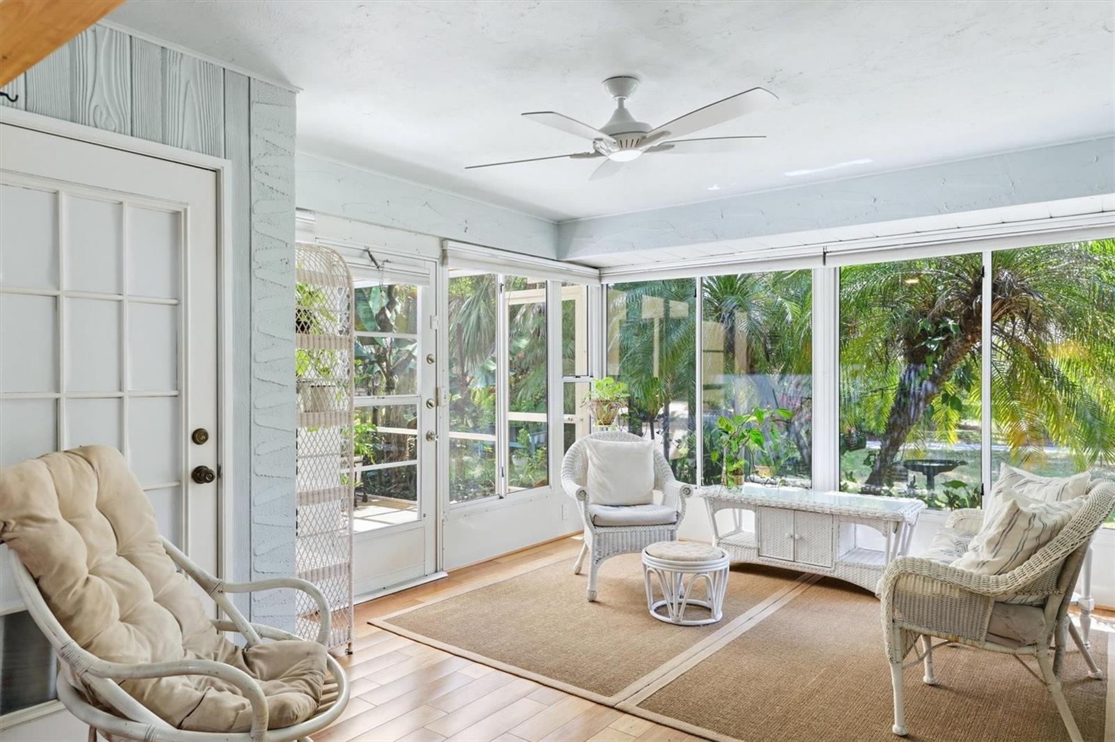 Listing photo id 19 for 5723 Garden Lakes Palm