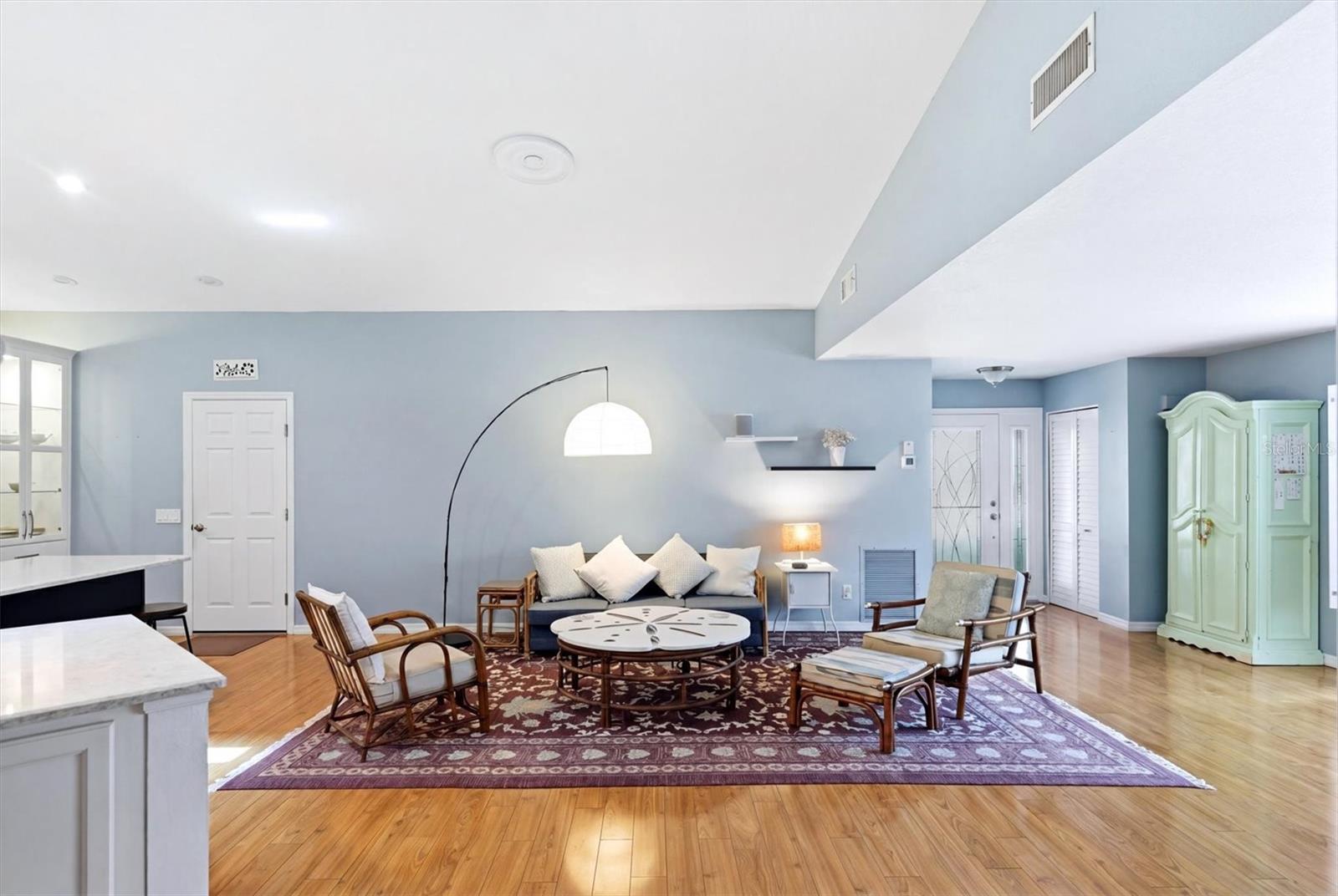 Listing photo id 1 for 5723 Garden Lakes Palm