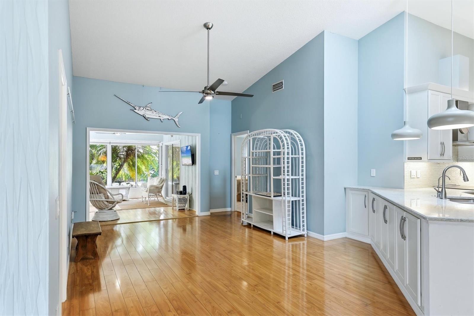 Listing photo id 3 for 5723 Garden Lakes Palm