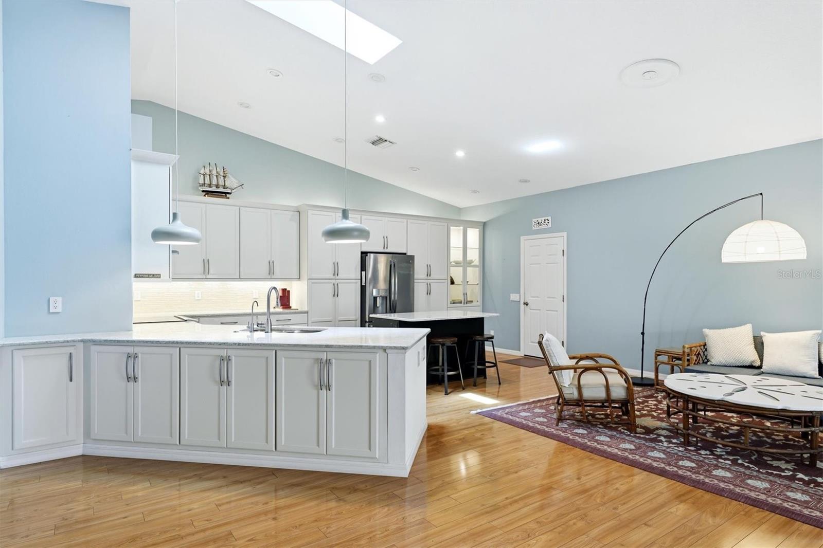 Listing photo id 5 for 5723 Garden Lakes Palm