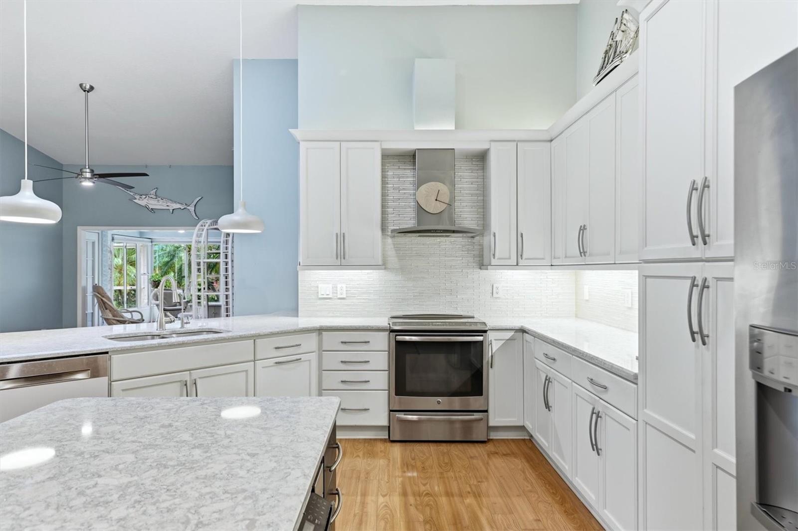 Listing photo id 7 for 5723 Garden Lakes Palm